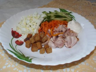 Салат с копченой курицей и корейской морковью