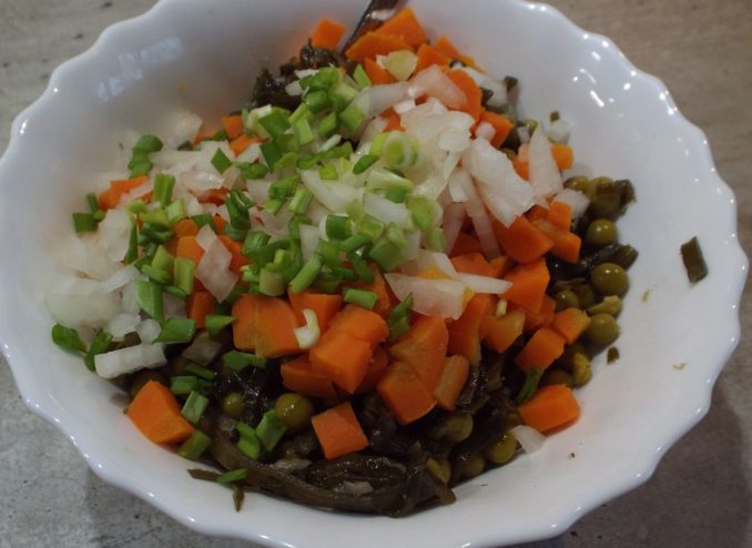 Салат с морской капустой