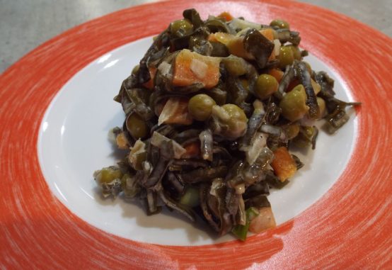 Салат с морской капустой