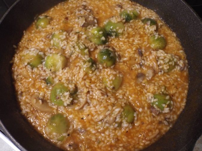 Рис с брюссельской капустой и грибами