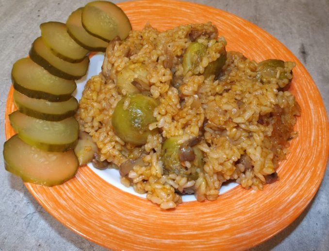 Рис с брюссельской капустой и грибами