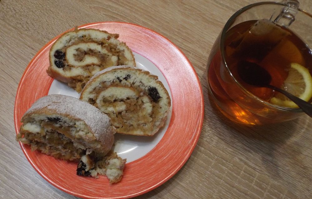 Яблочный рулет