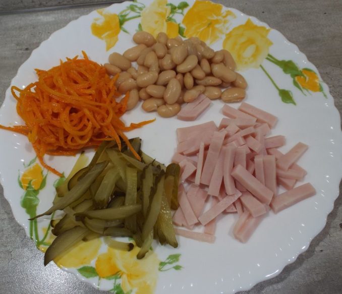 Салат с ветчиной и корейской морковью
