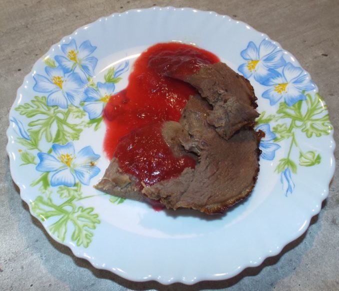 Гусь, запеченный с яблоками и апельсинами