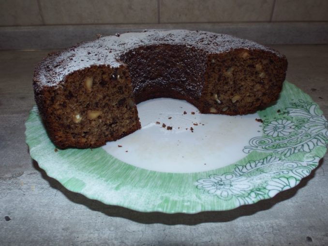 Банановый кекс с орехами