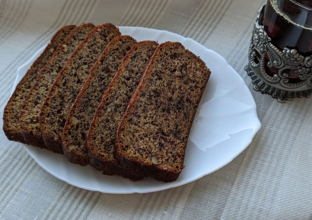 Банановый кекс с орехами