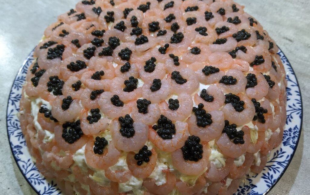 салат с креветками и кальмарами