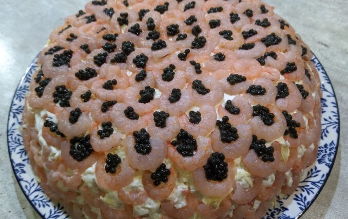 салат с креветками и кальмарами
