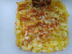 Лук и морковь обжаренные
