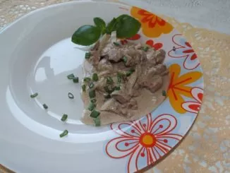 Печень в сметанно-грочичном соусе