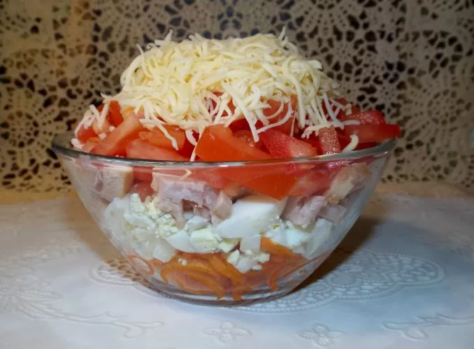 salat-kopchenaya-kurica-sir Салат с корейской морковью и курицей