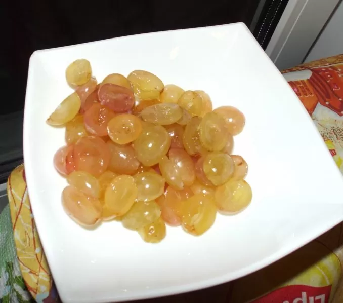 Салат с фетой и виноградом