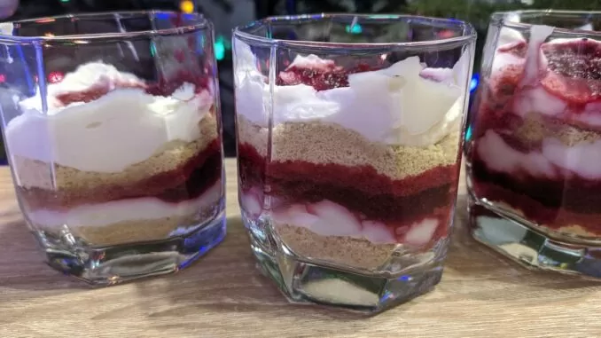 десерт творожный в стакане