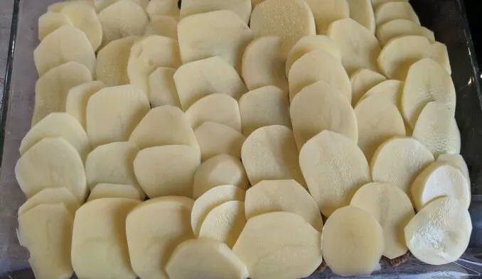 Картофельная запеканка в молочном соусе