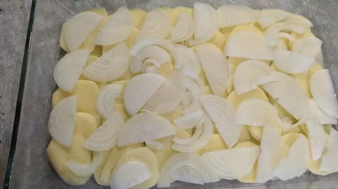 Картофельная запеканка в молочном соусе