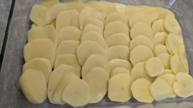 Картофельная запеканка в молочном соусе