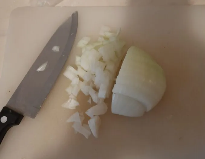 Нарезаем лук